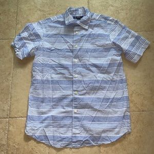 Blue and white patterned shirt sleeve button down